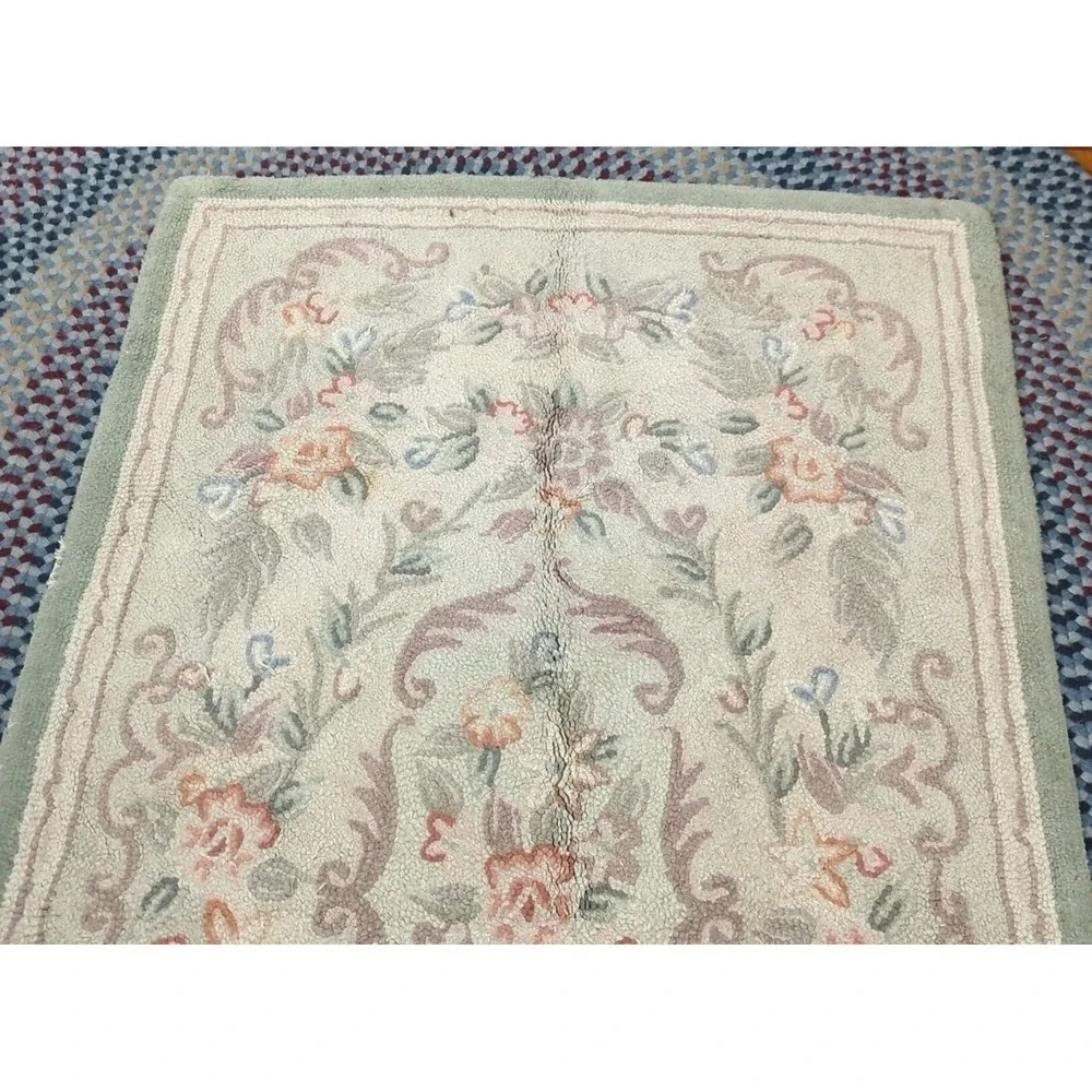 Vintage Hooked Rug, Good Condition, Pretty Floral Design 35